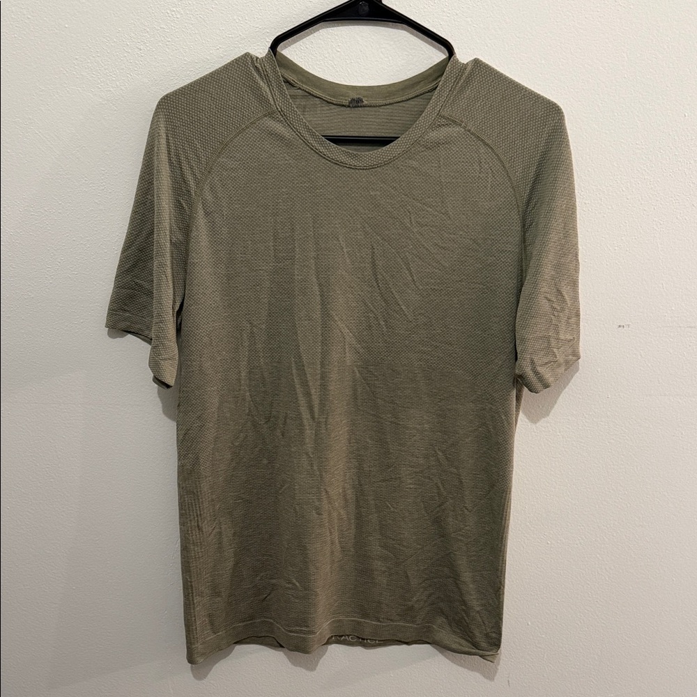 Lululemon men’s metal vent tech tee